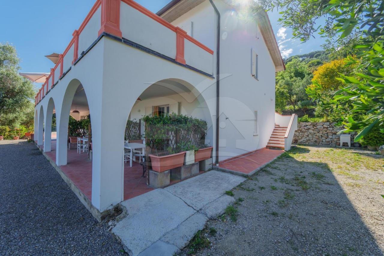 La Palazzina Nel Verde - Goelba Casa Alzi Exterior photo